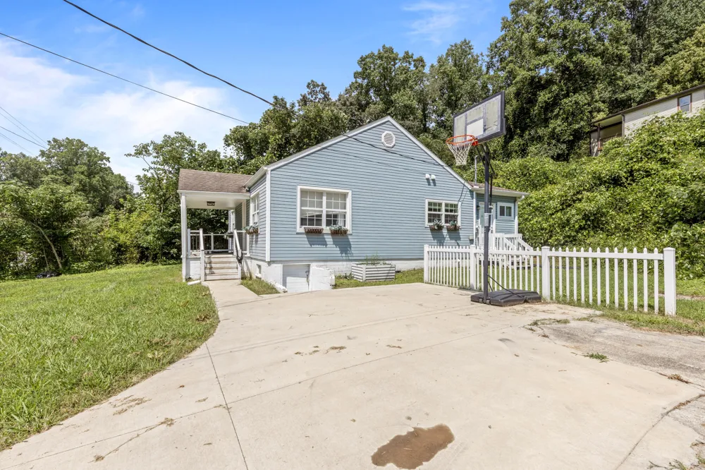 632 W Tri County Boulevard Oliver Springs, TN 37840
