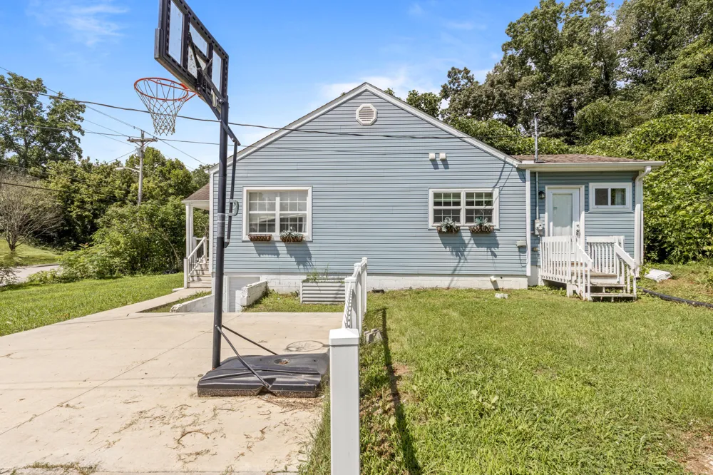 632 W Tri County Boulevard Oliver Springs, TN 37840