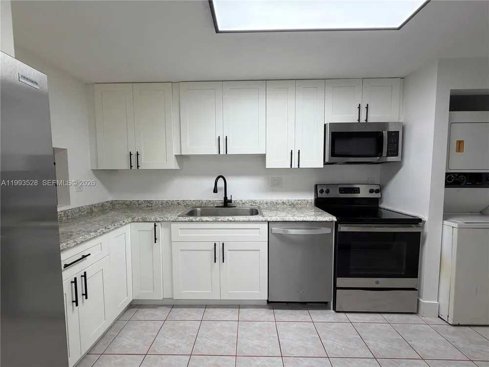 400 Commodore Dr #101 Plantation, FL 33325