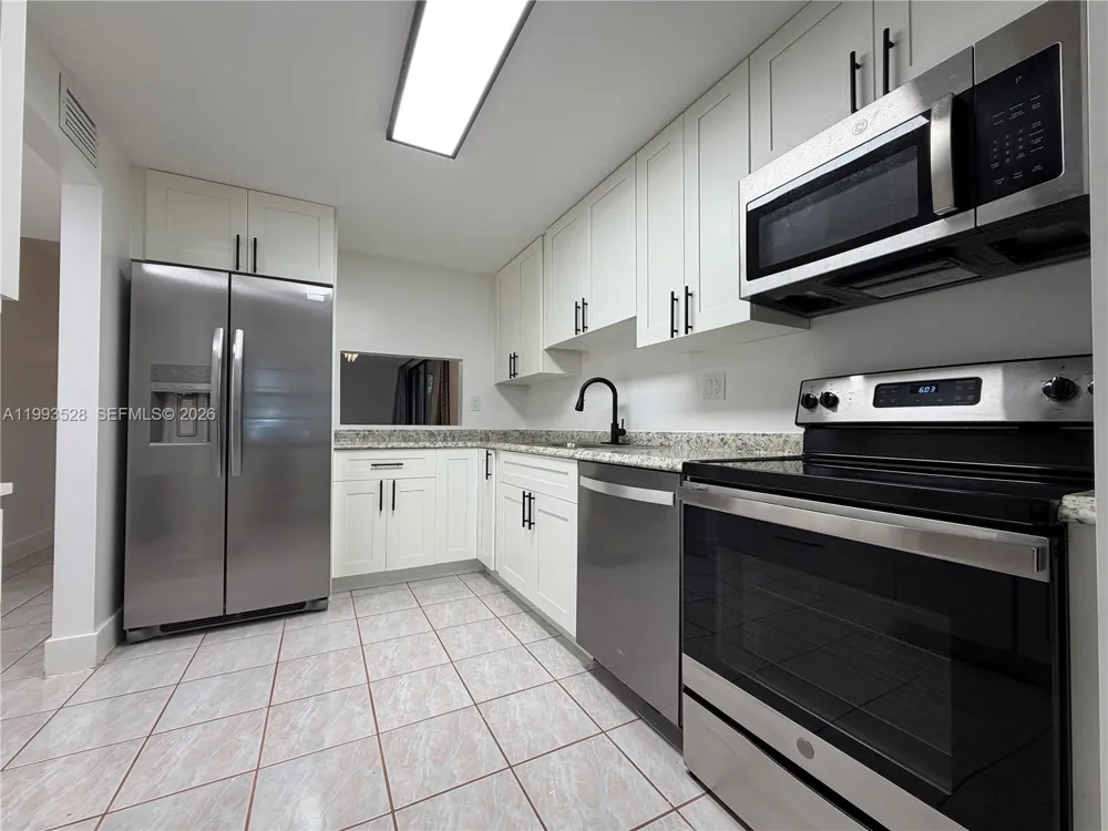 400 Commodore Dr #101 Plantation, FL 33325