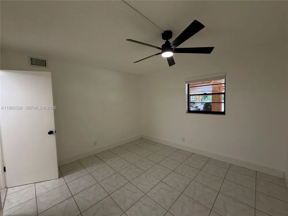 400 Commodore Dr #101 Plantation, FL 33325