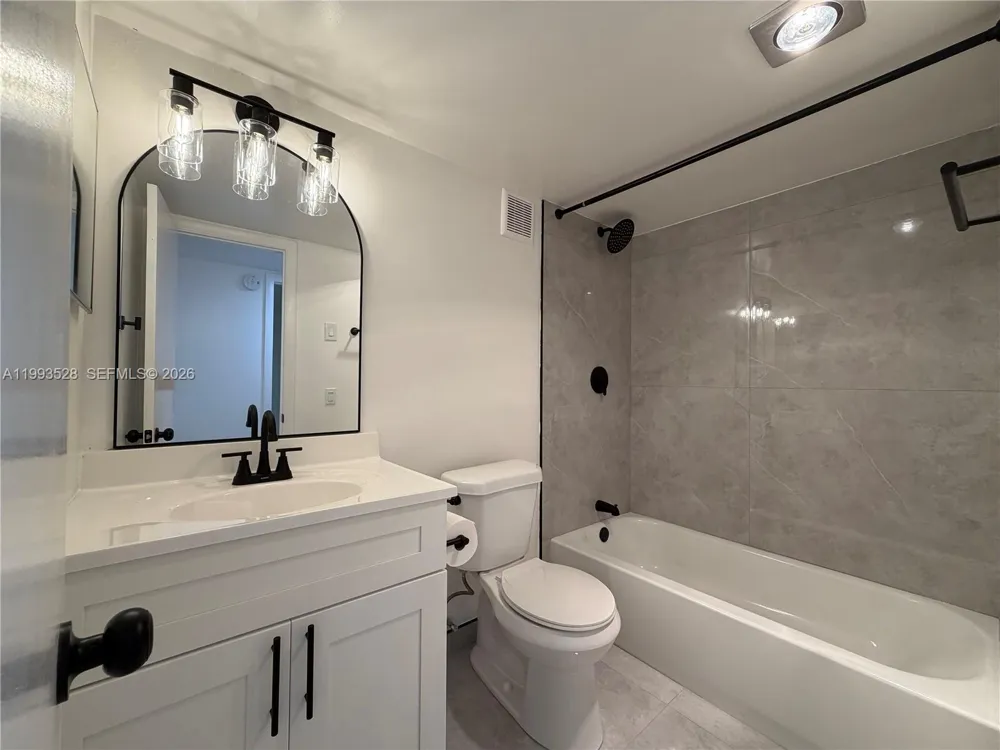 400 Commodore Dr #101 Plantation, FL 33325