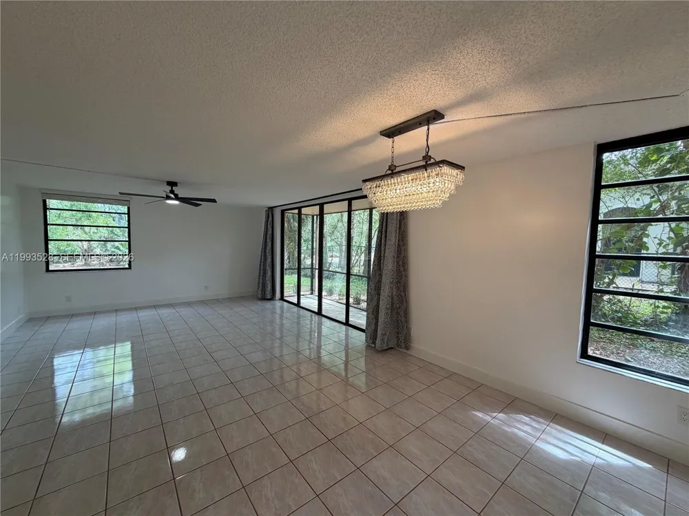 400 Commodore Dr #101 Plantation, FL 33325