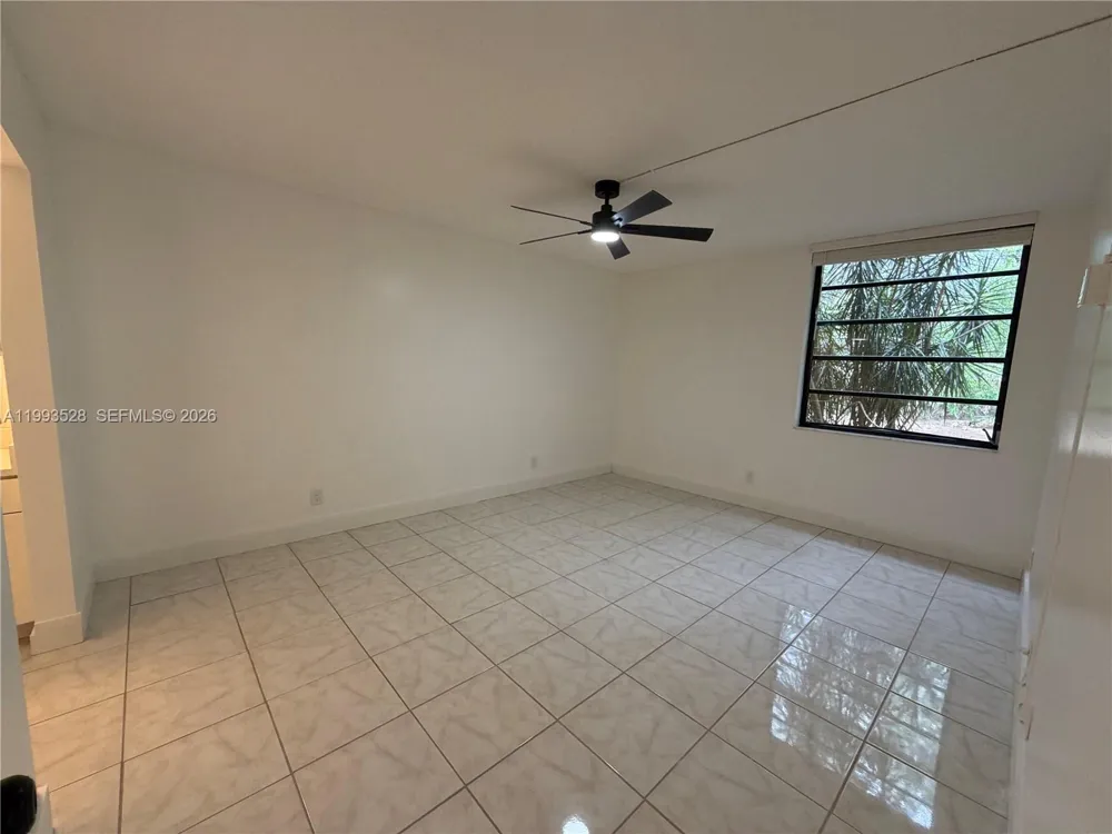 400 Commodore Dr #101 Plantation, FL 33325