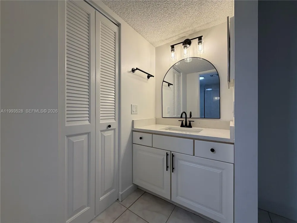 400 Commodore Dr #101 Plantation, FL 33325