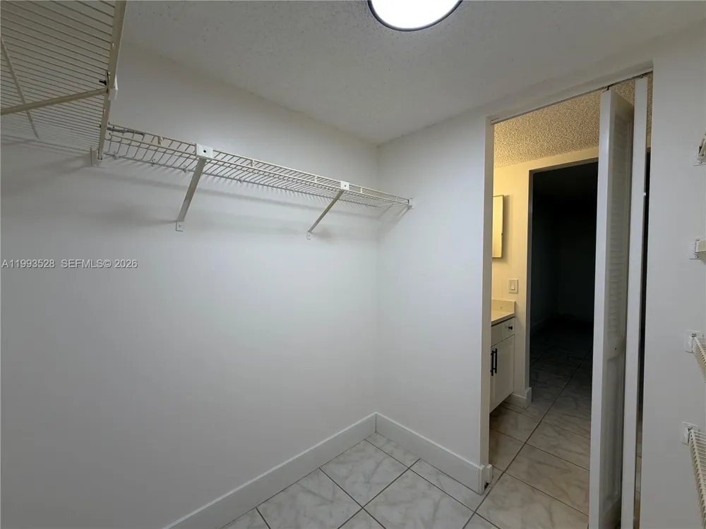 400 Commodore Dr #101 Plantation, FL 33325