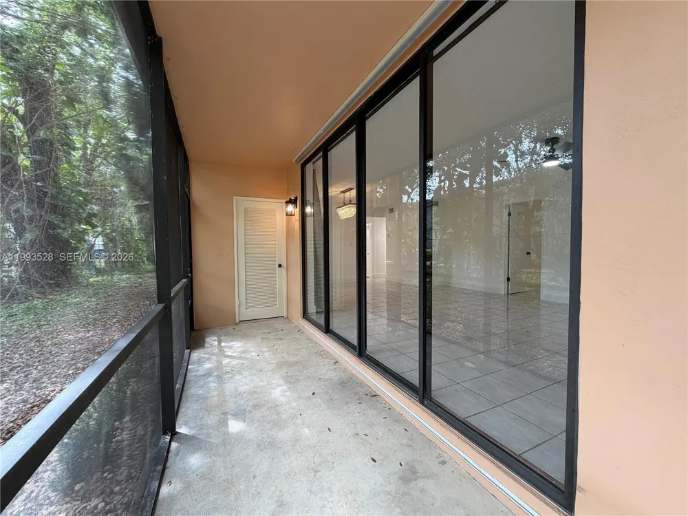 400 Commodore Dr #101 Plantation, FL 33325