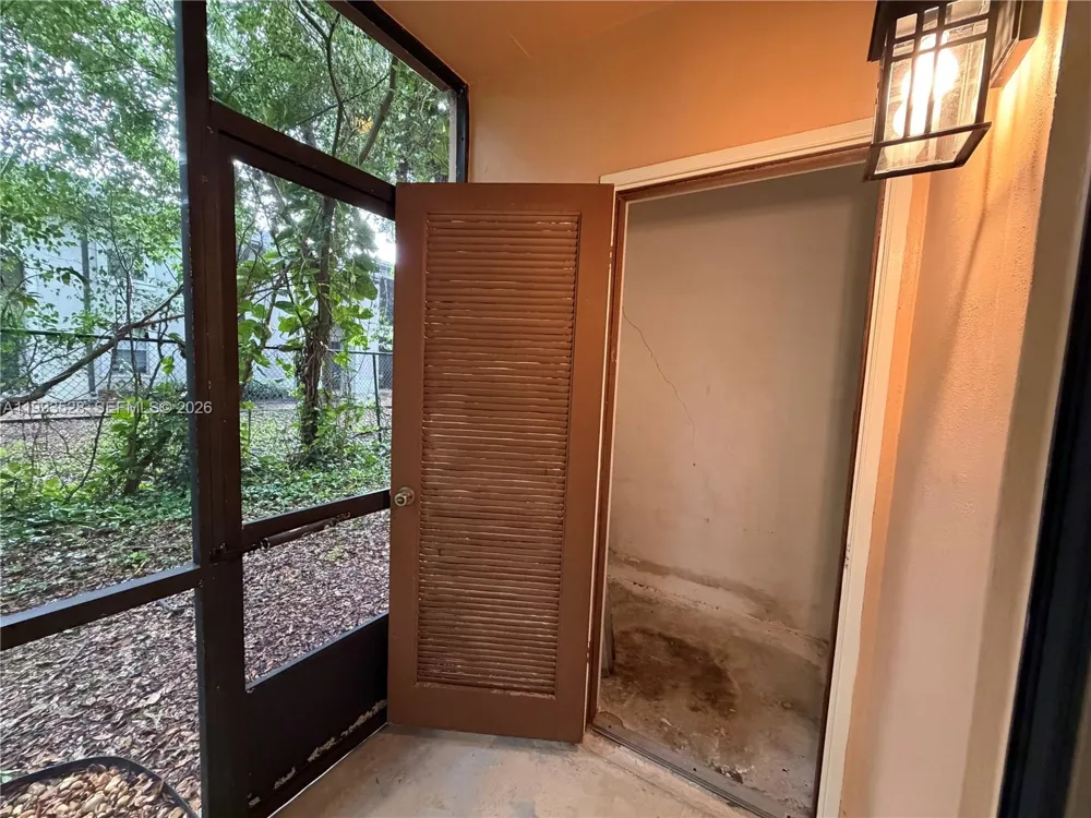 400 Commodore Dr #101 Plantation, FL 33325