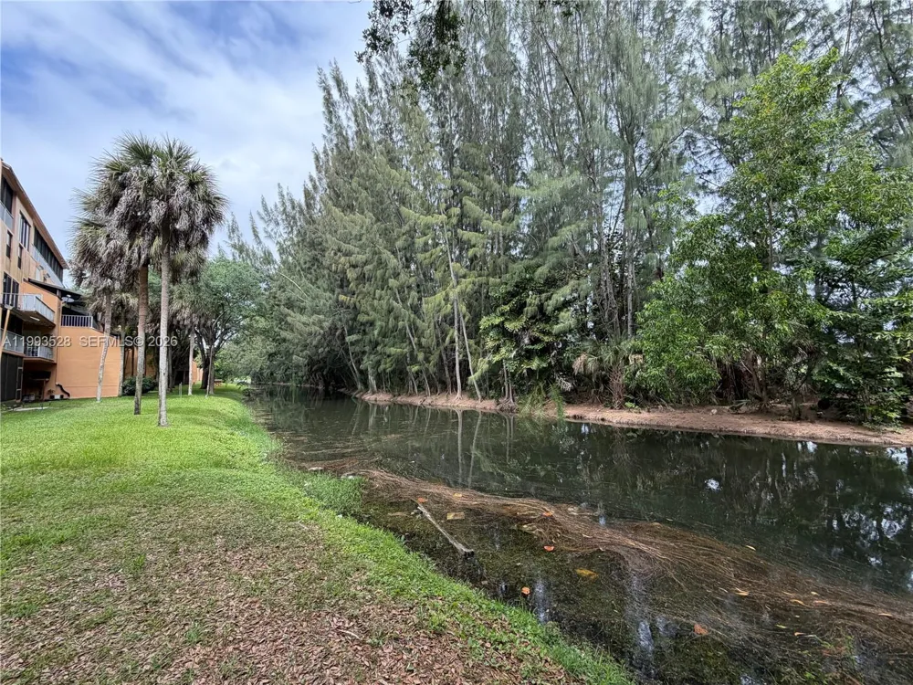 400 Commodore Dr #101 Plantation, FL 33325