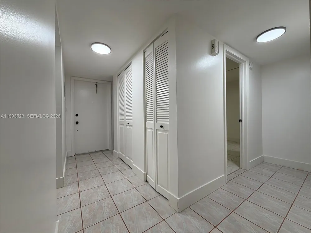 400 Commodore Dr #101 Plantation, FL 33325