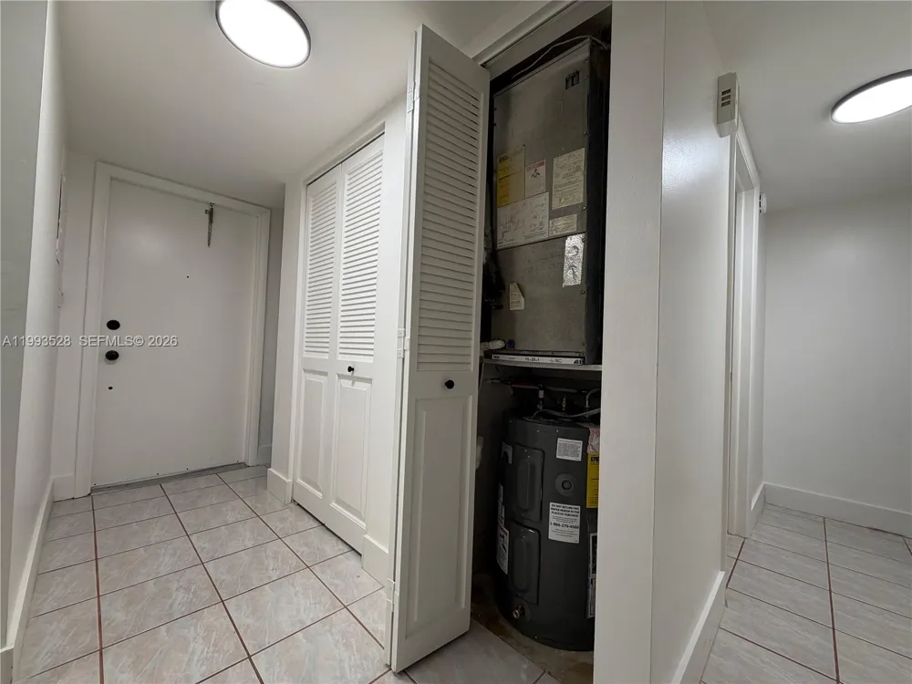 400 Commodore Dr #101 Plantation, FL 33325