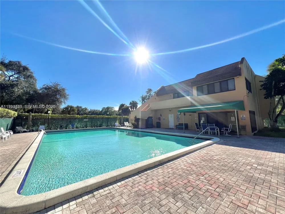 400 Commodore Dr #101 Plantation, FL 33325