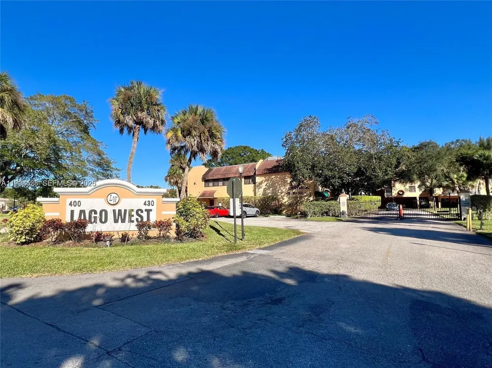 400 Commodore Dr #101 Plantation, FL 33325