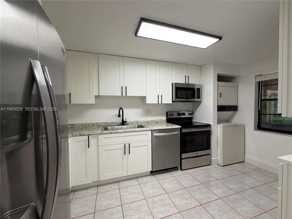 400 Commodore Dr #101 Plantation, FL 33325