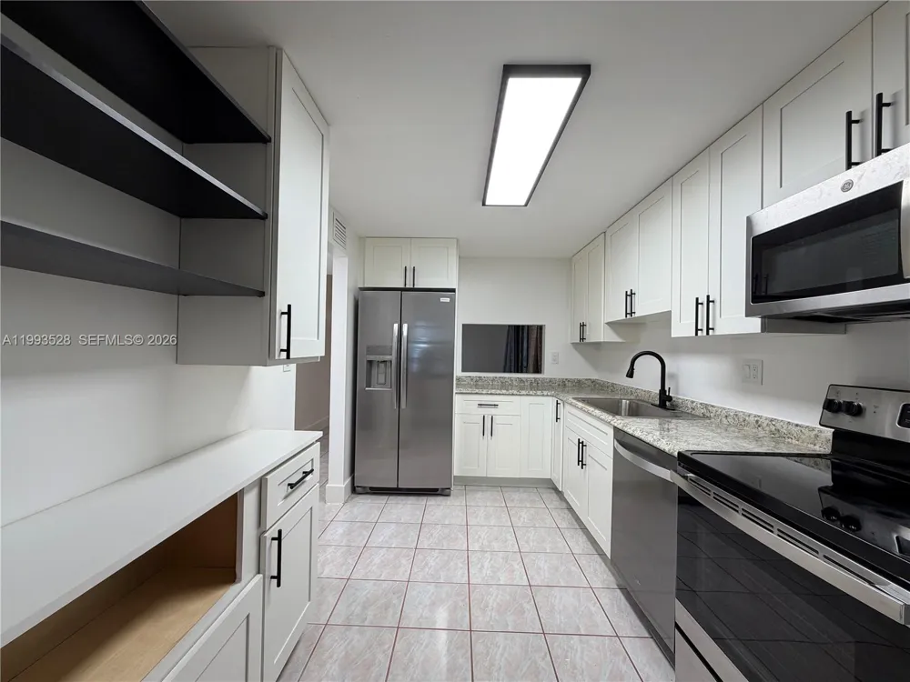 400 Commodore Dr #101 Plantation, FL 33325
