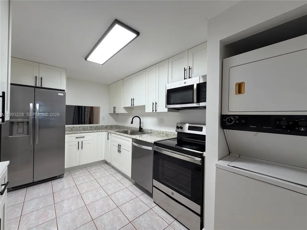 400 Commodore Dr #101 Plantation, FL 33325