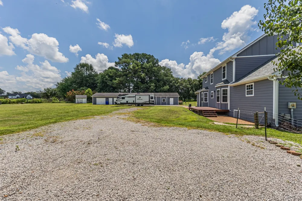 8624 Guthrie Rd Cross Plains, TN 37049