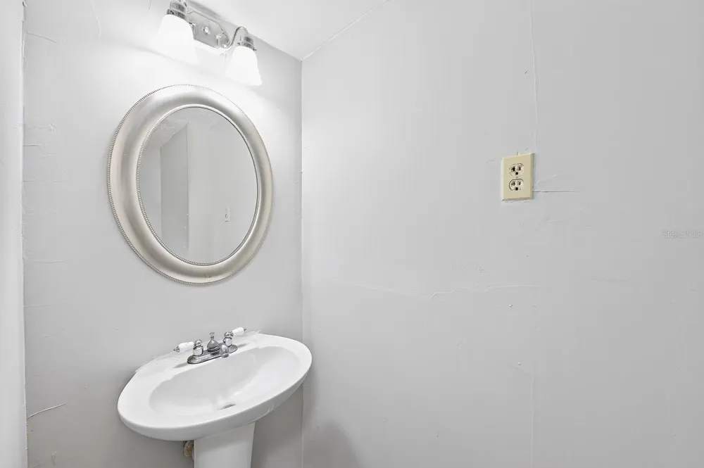 5137 PICADILLY CIRCUS COURT #3 Orlando, FL 32839