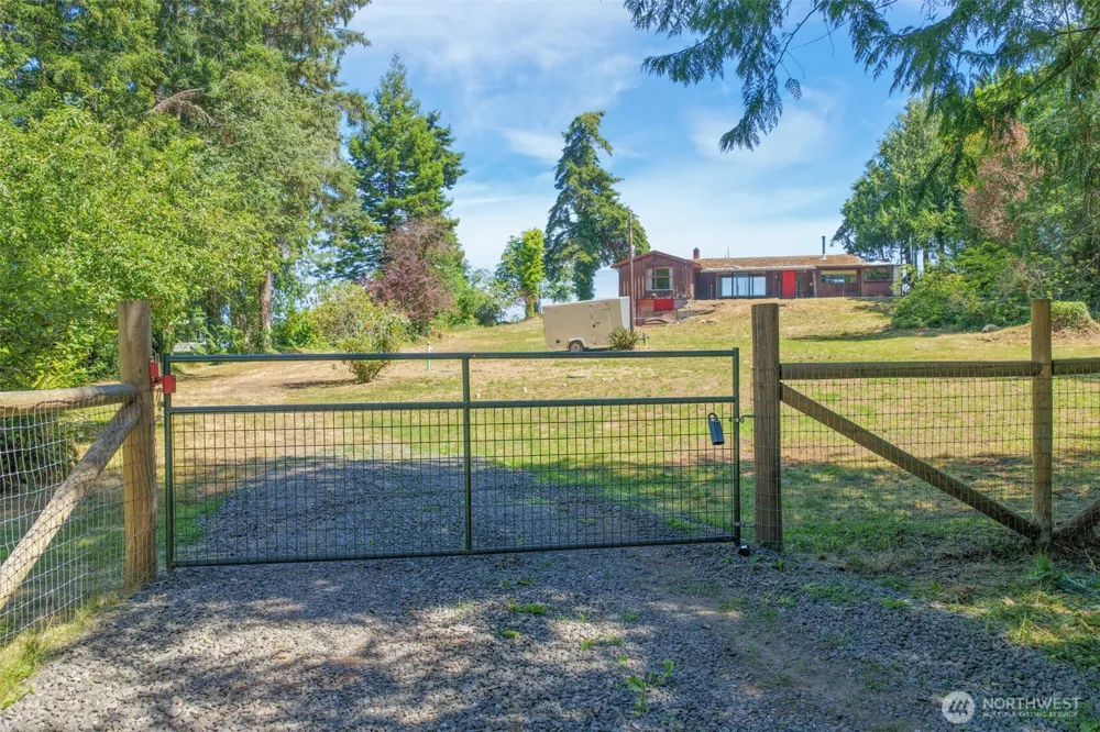 3984 NE Twin Spits Road Hansville, WA 98340