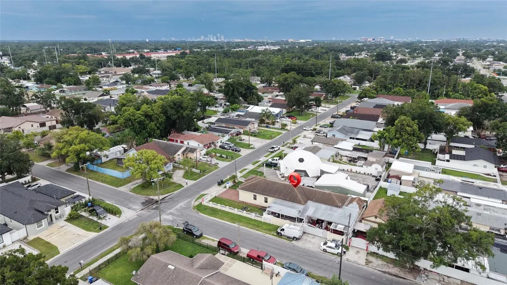 6922 HALE AVENUE Tampa, FL 33614