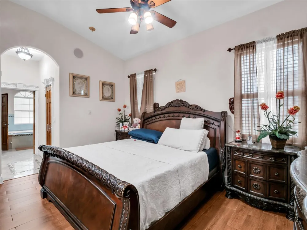 6922 HALE AVENUE Tampa, FL 33614