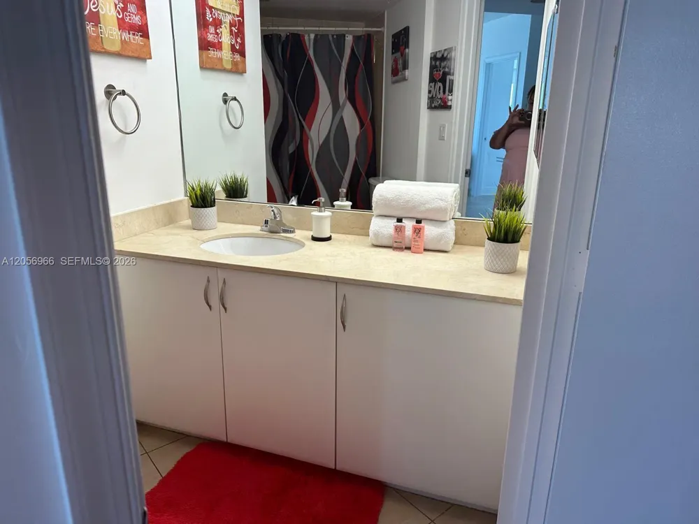 1750 Bayshore Dr #2914 Miami, FL 33132