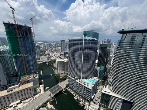 465 Brickell Ave #5304