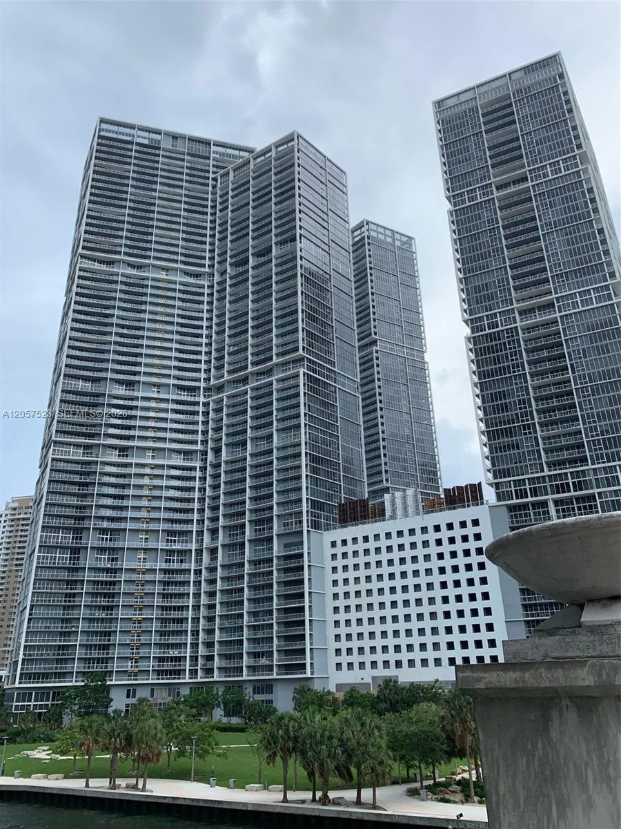 465 Brickell Ave #5304 Miami, FL 33131