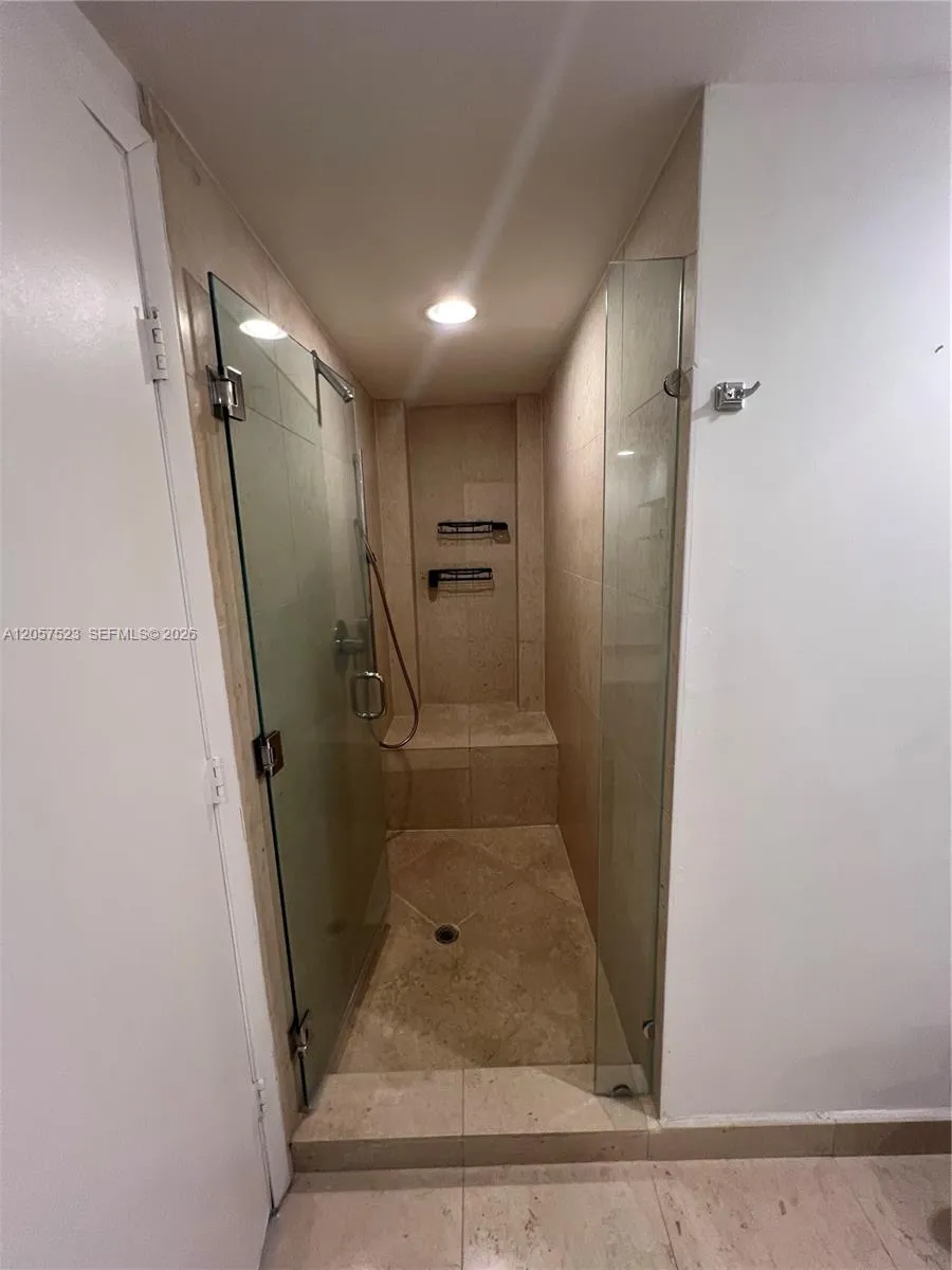465 Brickell Ave #5304 Miami, FL 33131