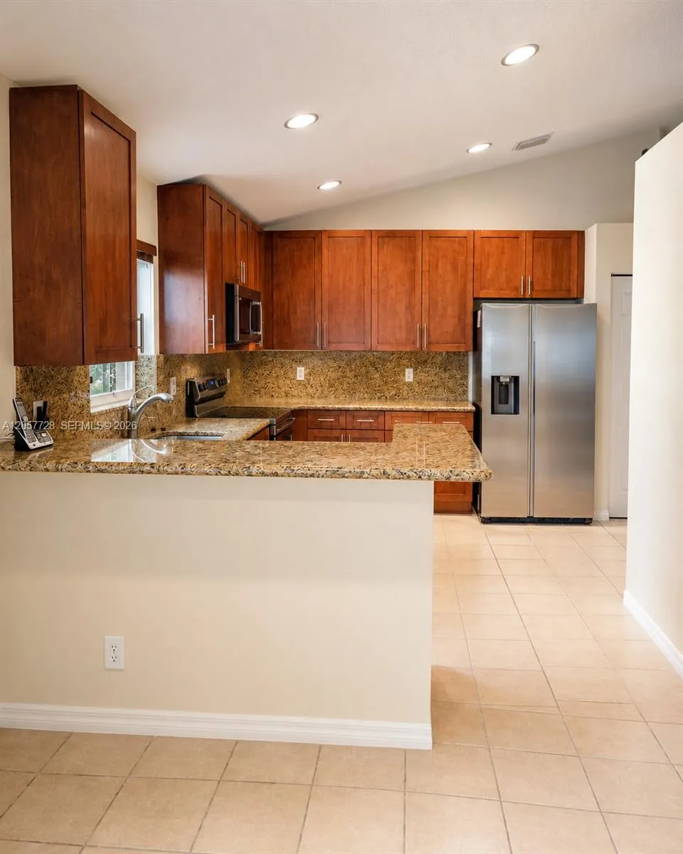 1041 Cedar Falls Dr Weston, FL 33327