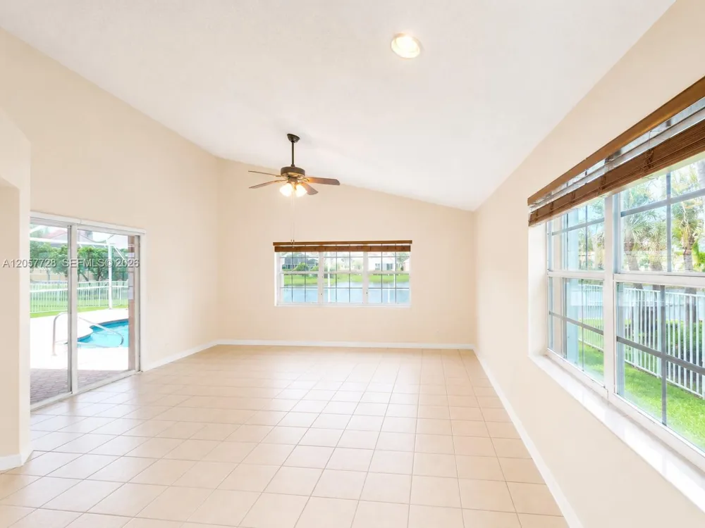 1041 Cedar Falls Dr Weston, FL 33327