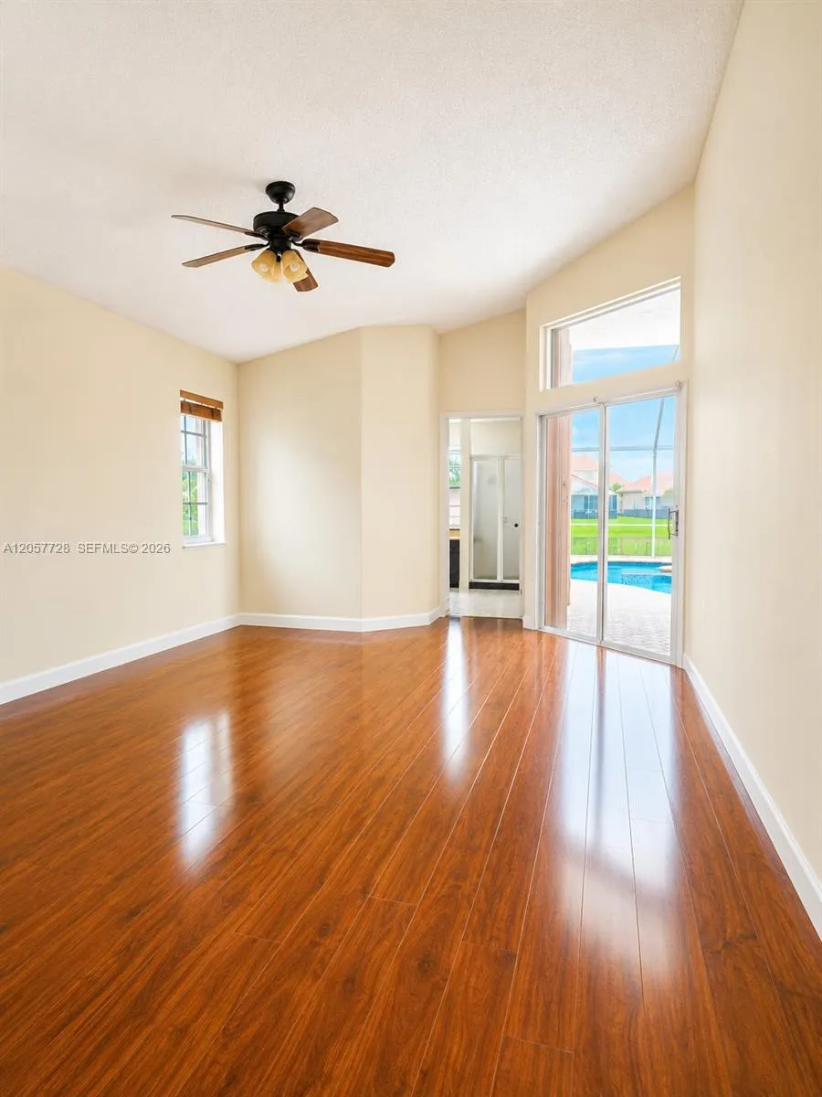 1041 Cedar Falls Dr Weston, FL 33327