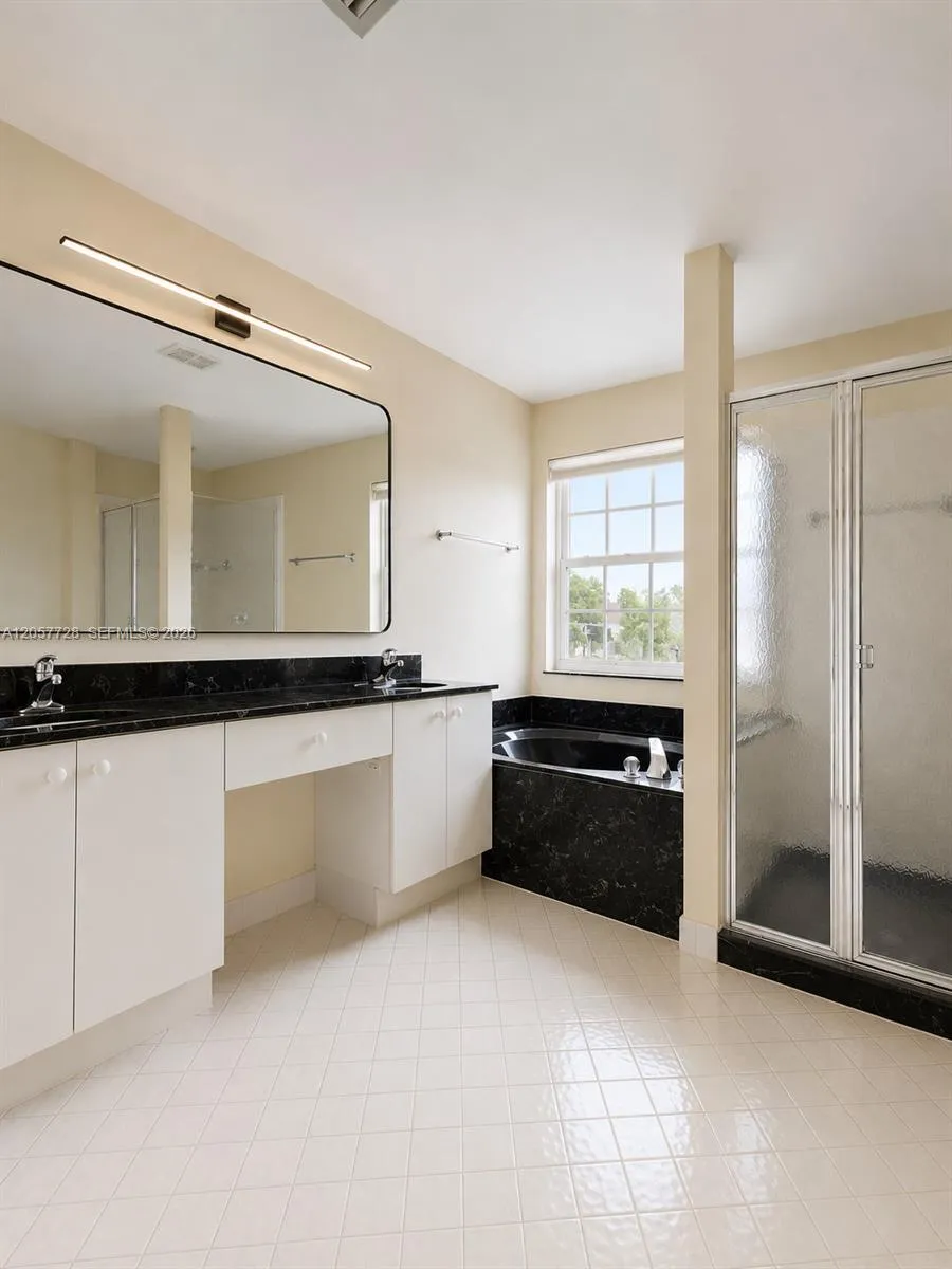 1041 Cedar Falls Dr Weston, FL 33327