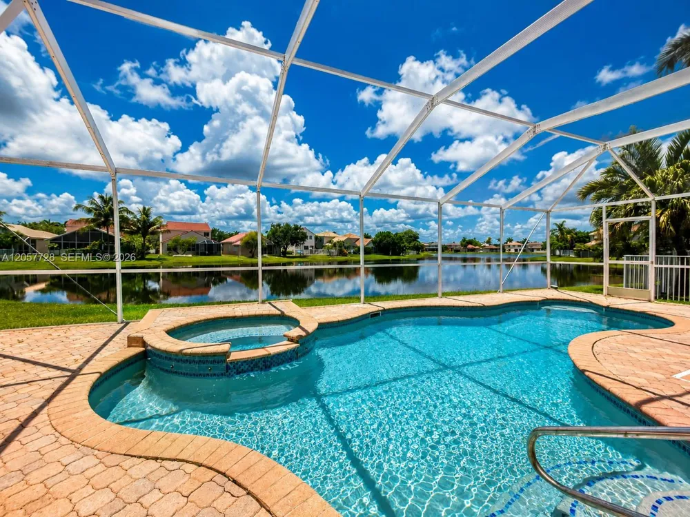 1041 Cedar Falls Dr Weston, FL 33327