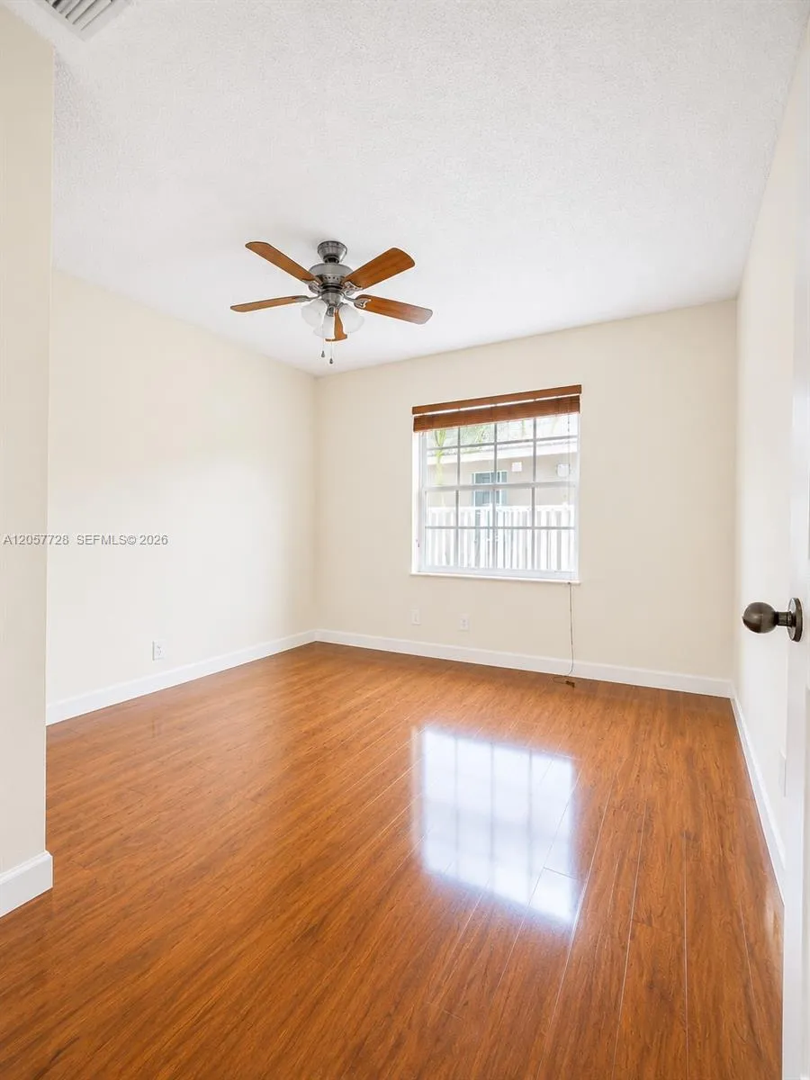 1041 Cedar Falls Dr Weston, FL 33327