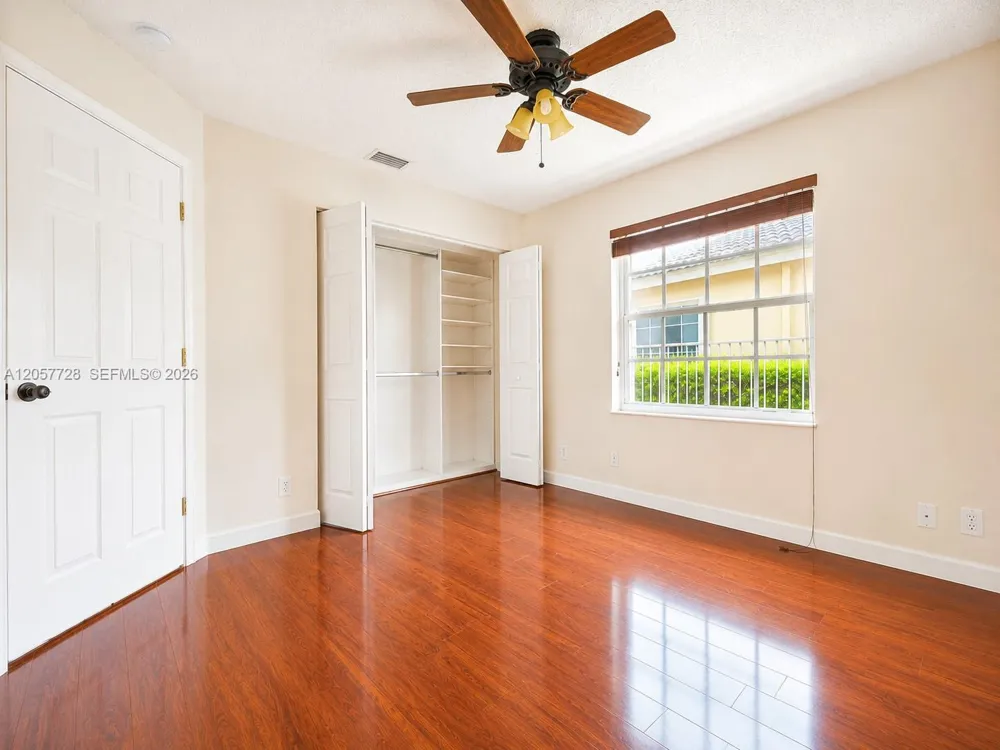 1041 Cedar Falls Dr Weston, FL 33327