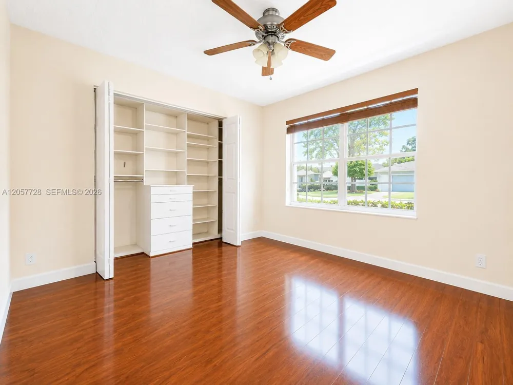 1041 Cedar Falls Dr Weston, FL 33327