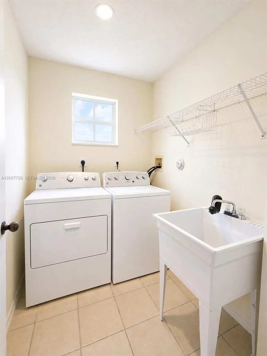 1041 Cedar Falls Dr Weston, FL 33327
