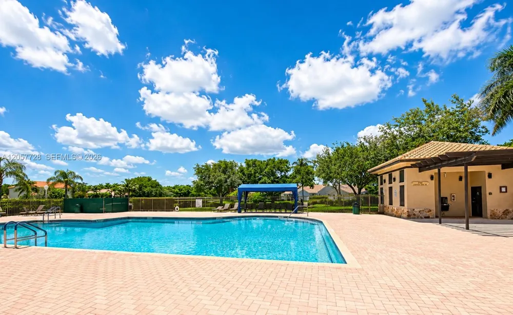 1041 Cedar Falls Dr Weston, FL 33327