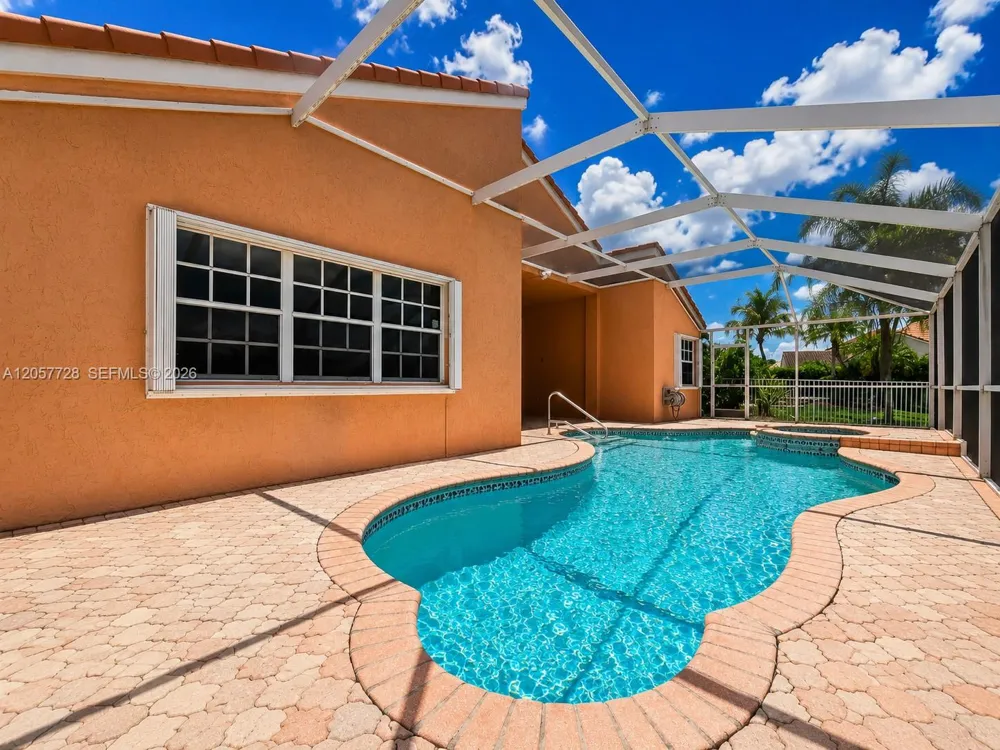 1041 Cedar Falls Dr Weston, FL 33327