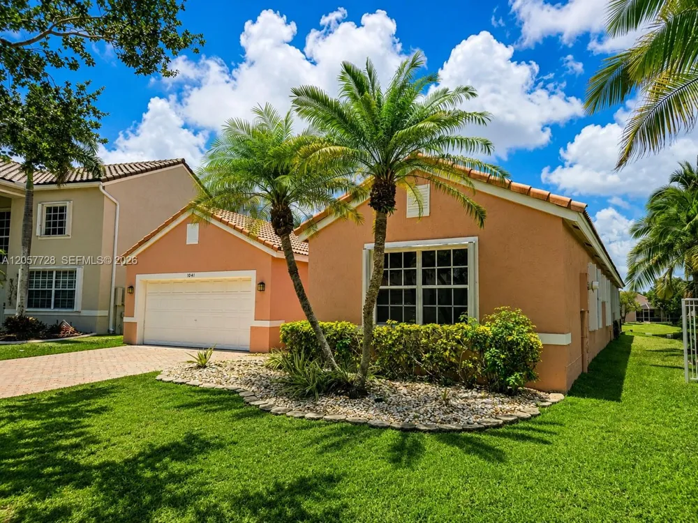 1041 Cedar Falls Dr Weston, FL 33327