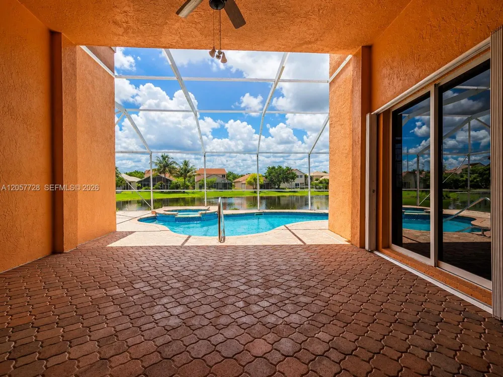 1041 Cedar Falls Dr Weston, FL 33327