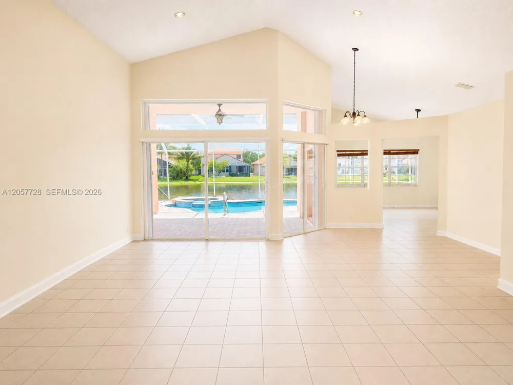 1041 Cedar Falls Dr Weston, FL 33327