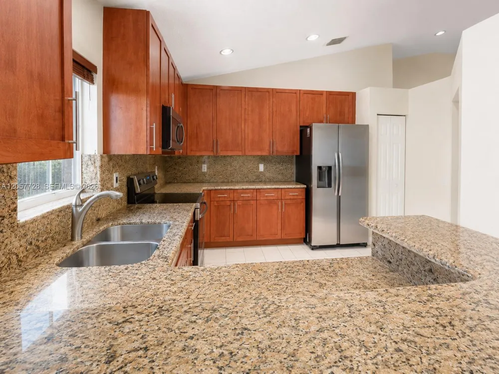 1041 Cedar Falls Dr Weston, FL 33327