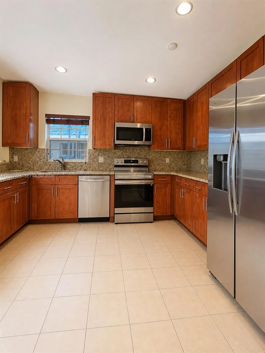 1041 Cedar Falls Dr Weston, FL 33327