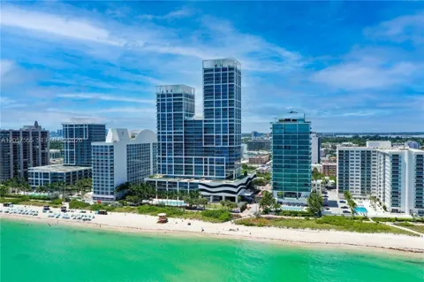 6801 Collins Ave #1020 Door 1006 Leal
