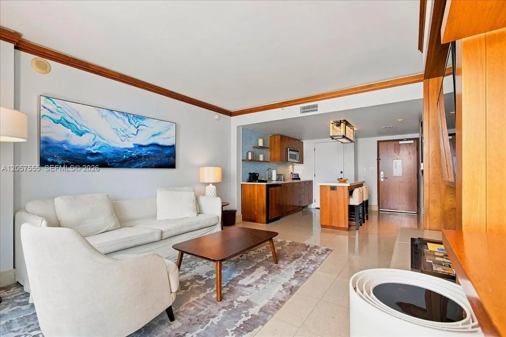 6801 Collins Ave #1020 Door 1006 Leal Miami Beach, FL 33141