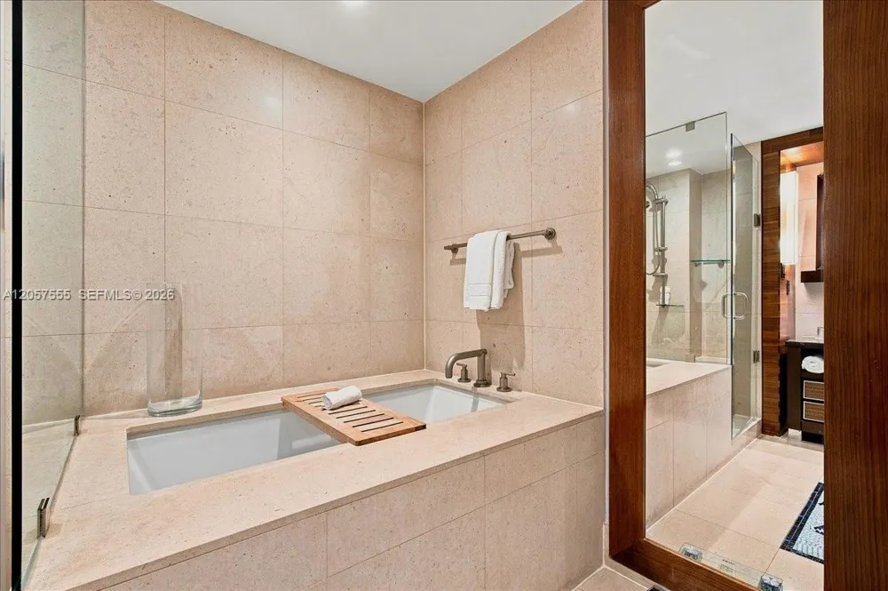 6801 Collins Ave #1020 Door 1006 Leal Miami Beach, FL 33141