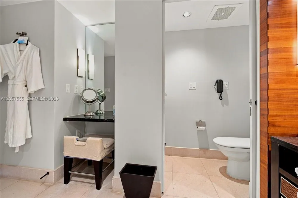 6801 Collins Ave #1020 Door 1006 Leal Miami Beach, FL 33141