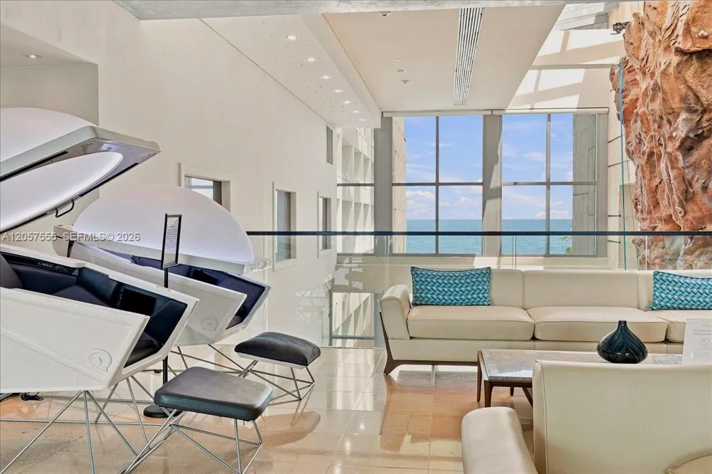 6801 Collins Ave #1020 Door 1006 Leal Miami Beach, FL 33141